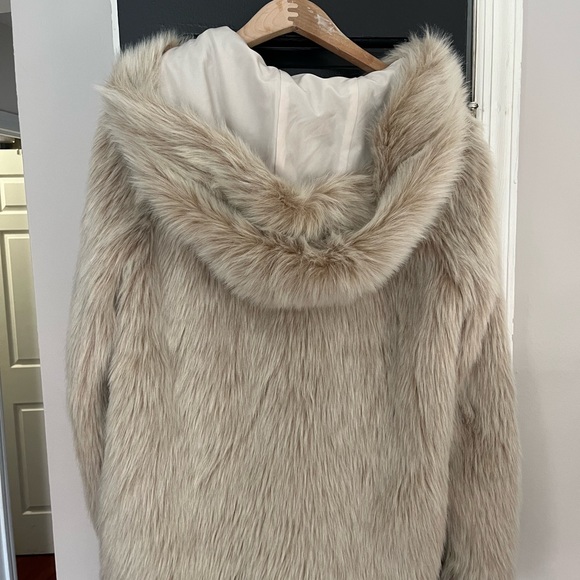 BB Dakota NWOT size small. Blonde file for Parker. Full zip front and giant hood - Picture 5 of 5